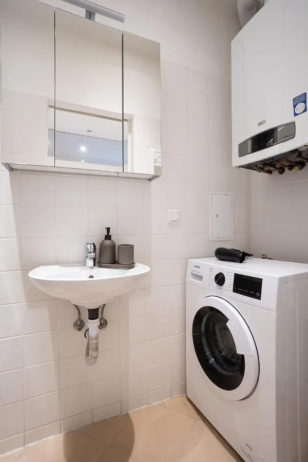 Comfortable, Balcony Apartment - Quick Access To Vienna'S Old Centre Austria