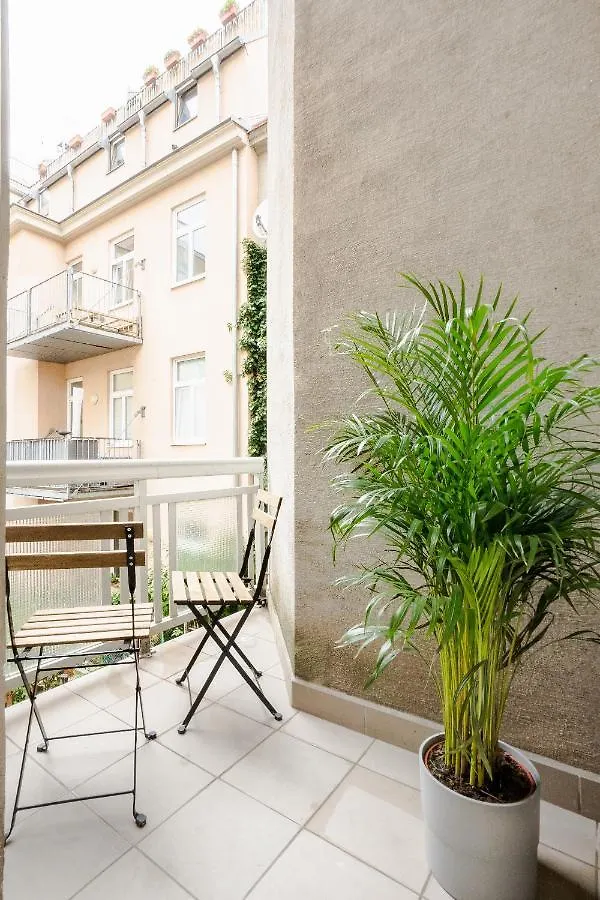 Comfortable, Balcony Apartment - Quick Access To Vienna'S Old Centre